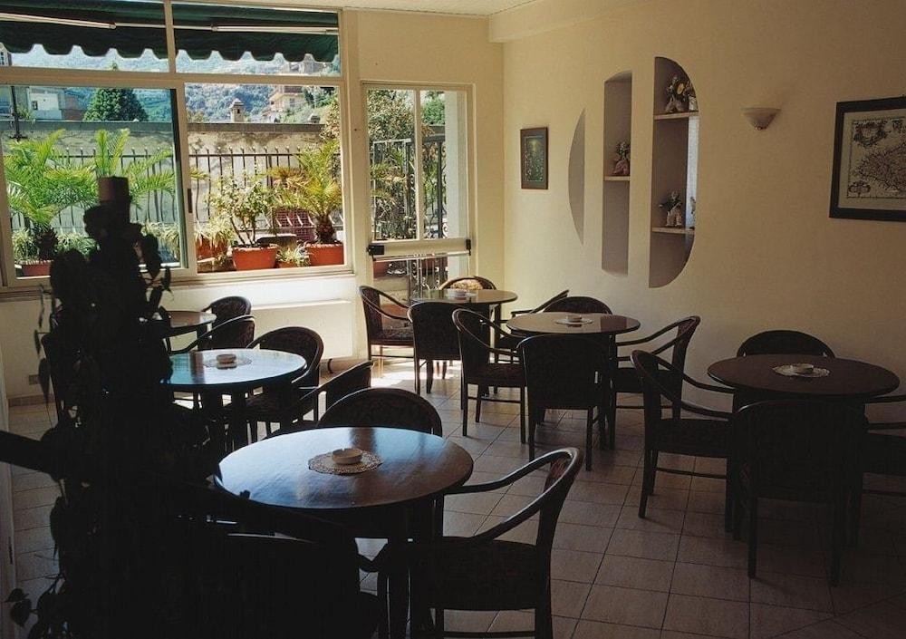 Hotel Delle Palme Letojanni Exterior photo