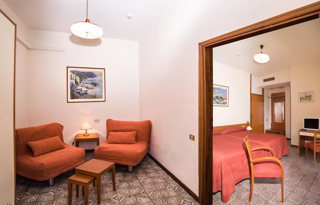 Hotel Delle Palme Letojanni Exterior photo