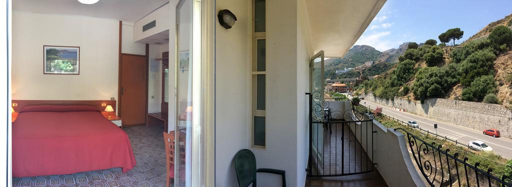 Hotel Delle Palme Letojanni Exterior photo