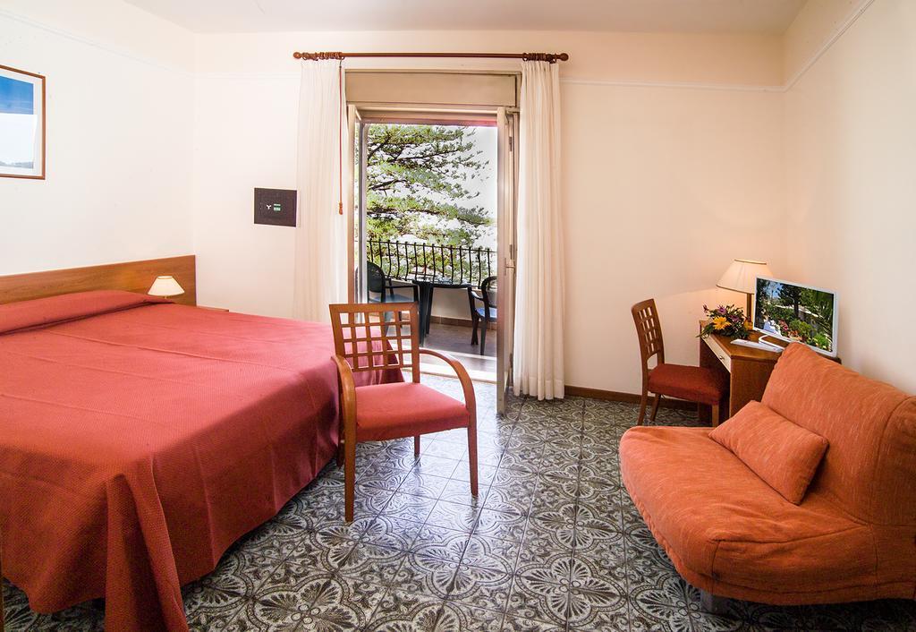 Hotel Delle Palme Letojanni Exterior photo